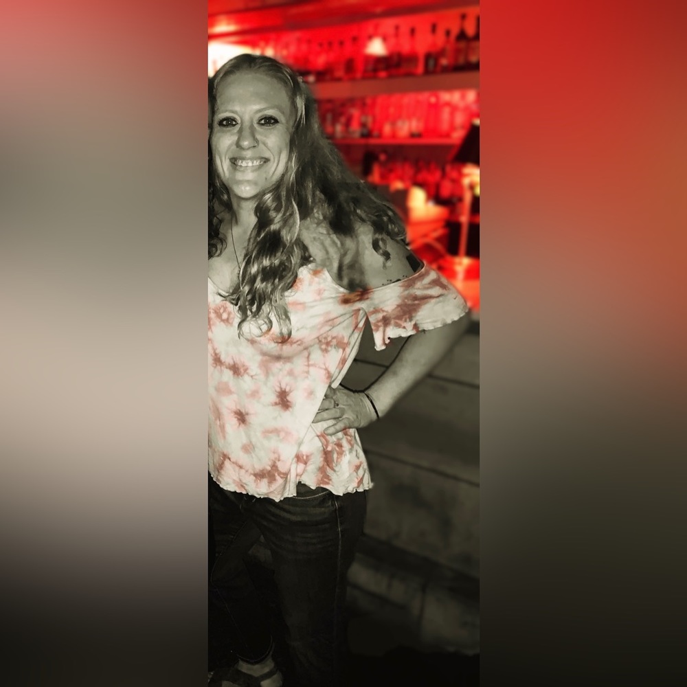 Meet your Posher, Jess; a cool😎, strong💪, funny🤣, & maybe crazy😜😉 woman👩!